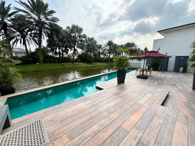 Espectacular Casa Al Lago en Lujosa Urbanización en Mocolí