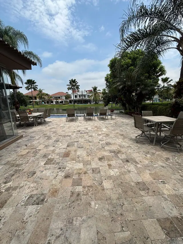 Casa Al Lago con Amplios Espacios