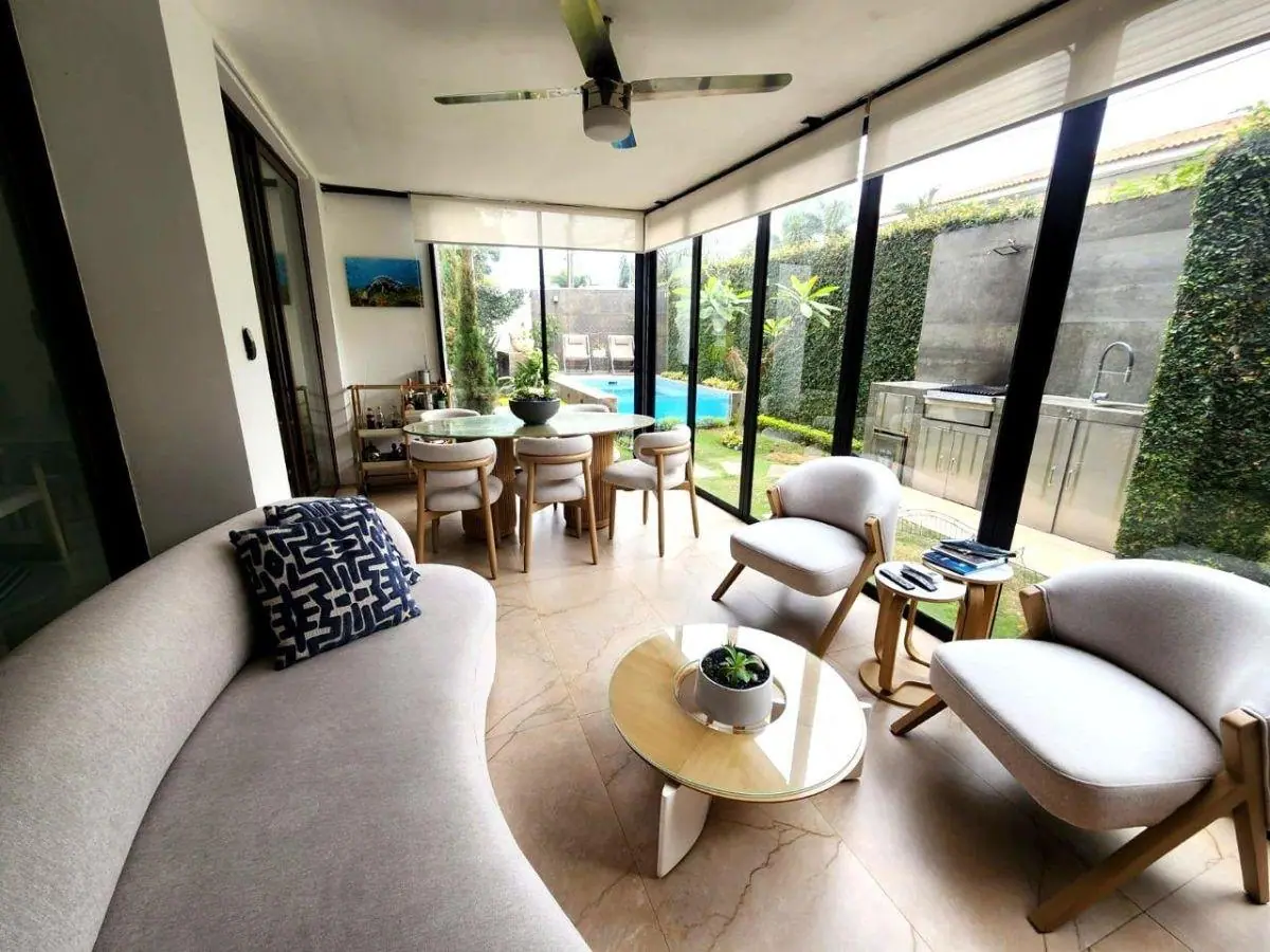 Planta Baja con Piscina Zona Uees, foto 1